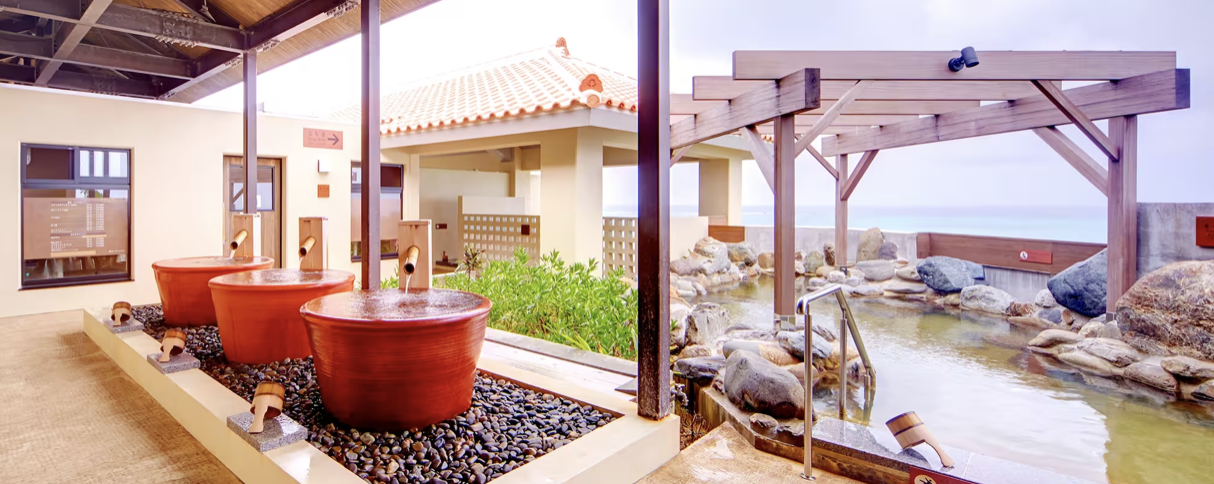 琉球温泉 龍神の湯の露天風呂